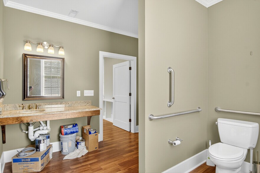More Photos Of 115 E Market St, Warrenton Office For Lease