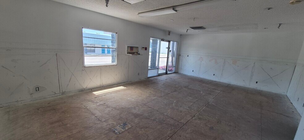 More Photos Of 7789 131st St, Seminole Office For Sale
