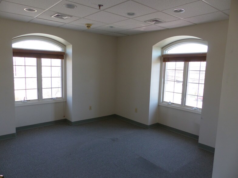 More Photos Of 932 State Rd, Princeton Medical For Lease