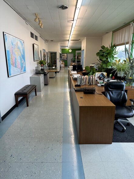 More Photos Of 870 Bradford St, Winnipeg Storefront Retail Office For Lease