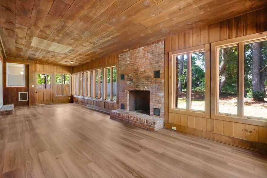 More Photos Of 213 Greenfield Rd, South Deerfield Specialty For Sale