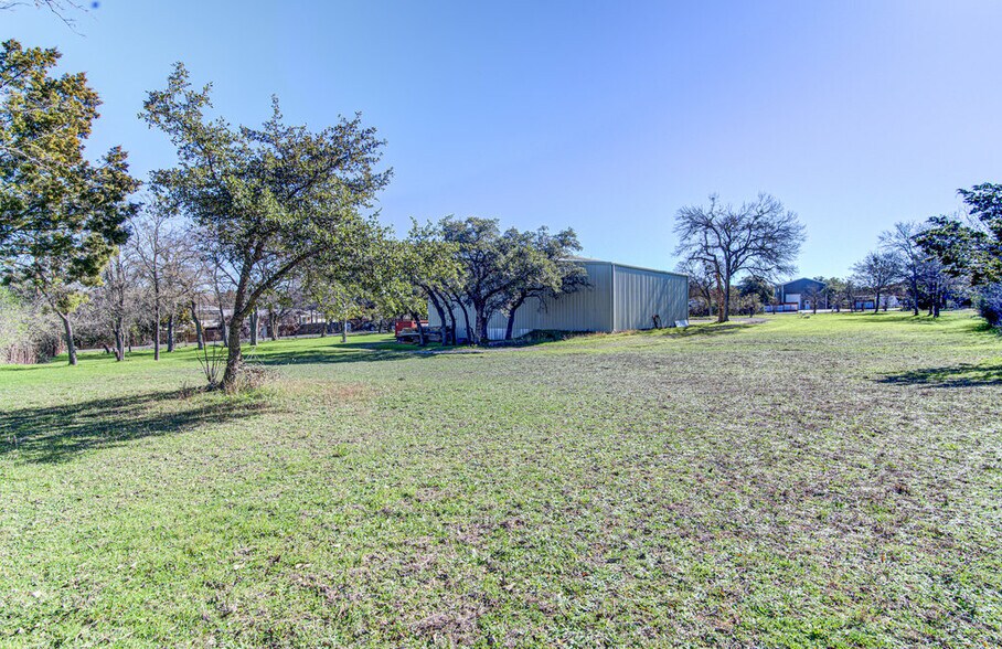 More Photos Of 5206 Beacon Dr, Austin Warehouse For Sale