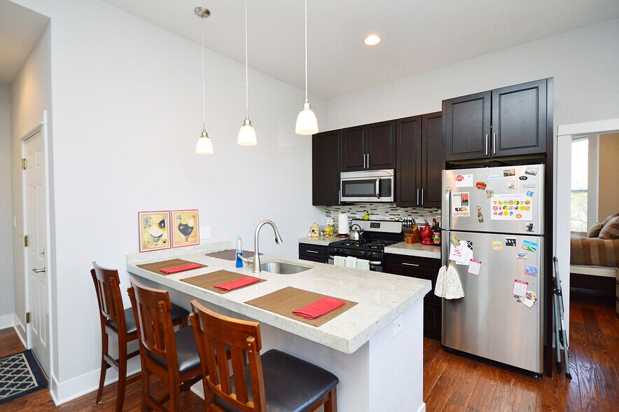 More Photos Of 1501 W Superior St, Chicago Apartments For Sale