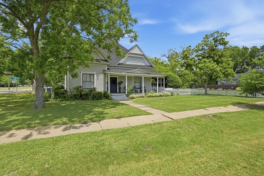 More Photos Of 202 E Main St, Celina Flex For Sale