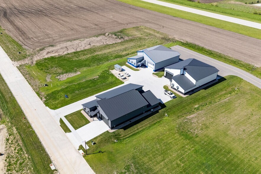 More Photos Of 530 Aircom Dr, Marion Airplane Hangar For Sale