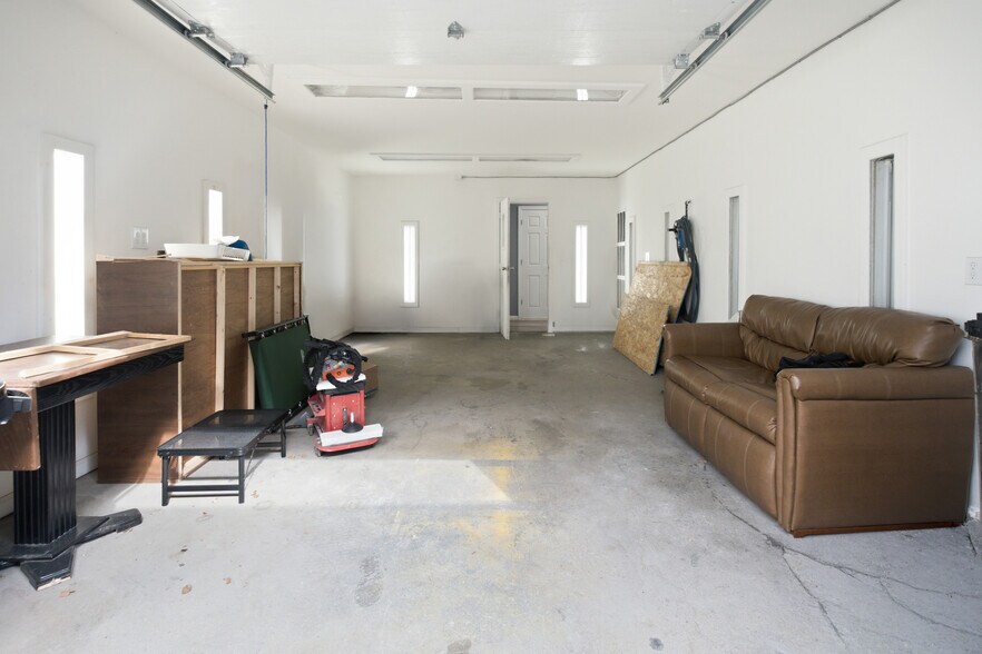 More Photos Of 1850 E Jericho Tpke, Huntington Auto Repair For Sale