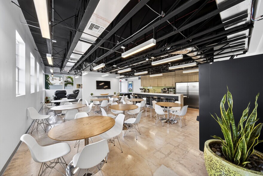 More Photos Of 7630 Biscayne Blvd, Miami Office For Lease