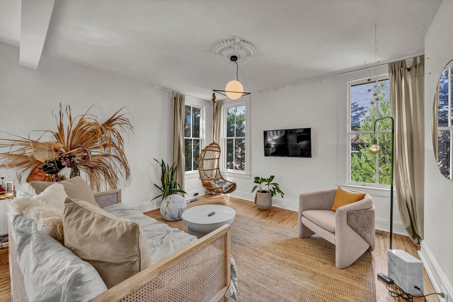 More Photos Of 118 S 4th St, Wilmington Hospitality For Sale