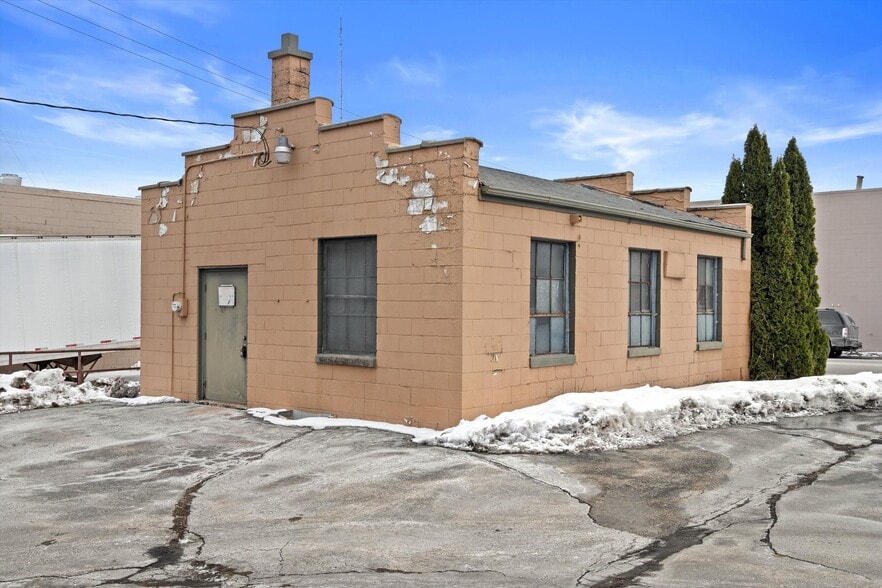 More Photos Of 3701 N Holton St, Milwaukee Manufacturing For Sale