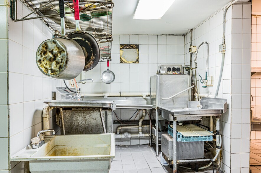 More Photos Of 1026-1038 Chestnut St, Bowling Green Restaurant For Sale