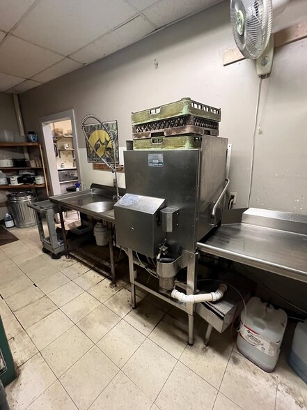 More Photos Of 1004 Main St, Manson General Retail For Sale