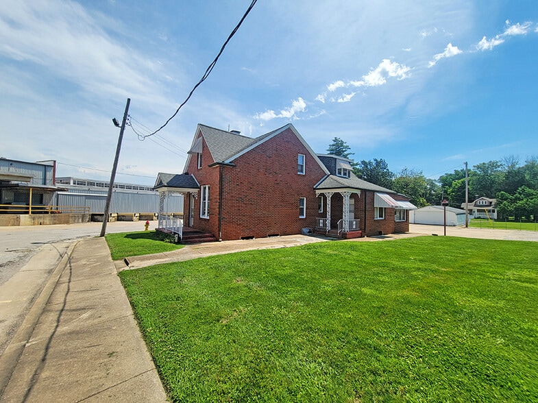 More Photos Of 118 N 16th St, Belleville Industrial For Sale