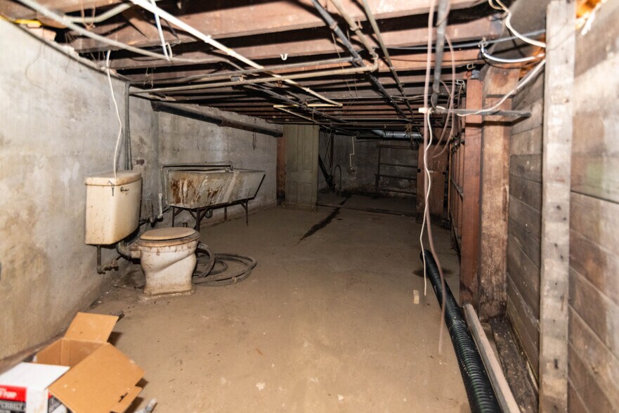 More Photos Of 3409 Greenmount Ave, Baltimore Storefront For Sale