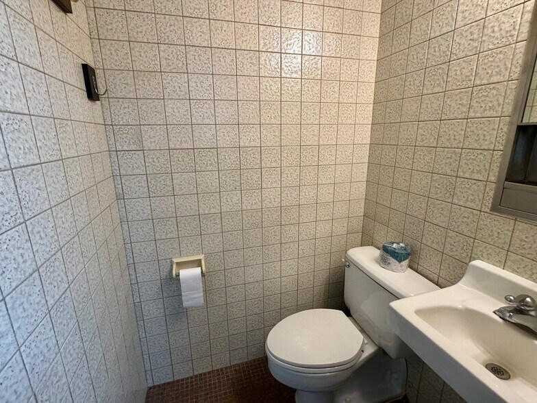 More Photos Of 830 Bethesda Dr, Zanesville Medical For Sale