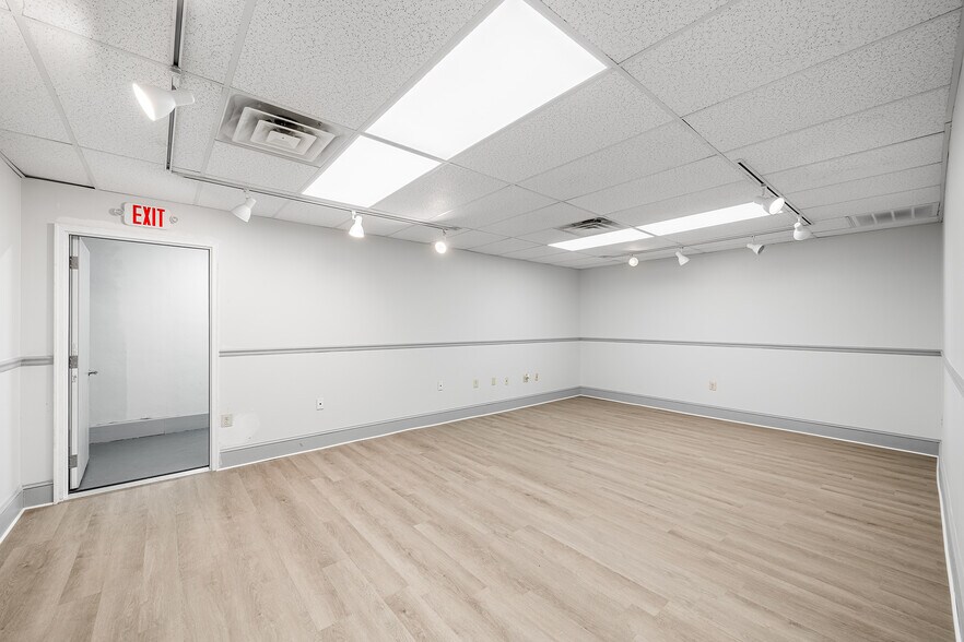 More Photos Of 379 Cherry St, Pottstown Flex For Lease