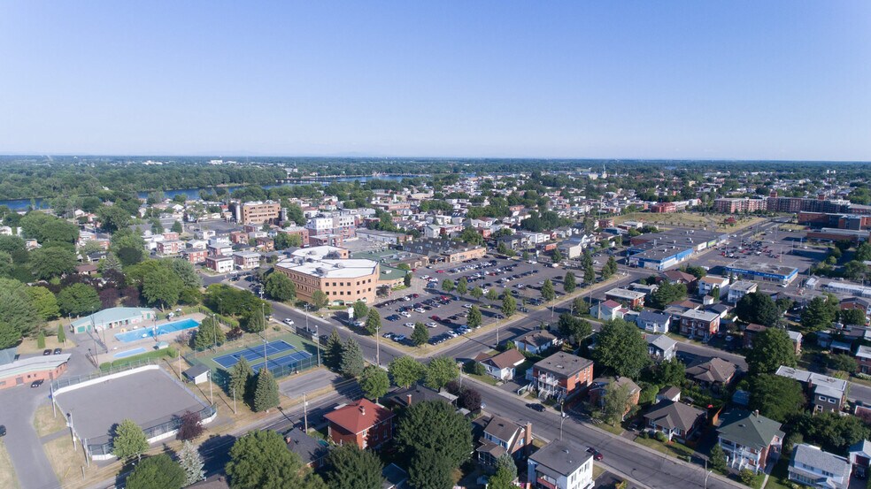 More Photos Of 145 Boul Saint-Joseph, St-Jean Office For Lease