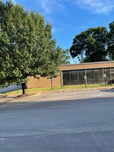 More Photos Of 5100 W 12th St, Little Rock Medical For Sale