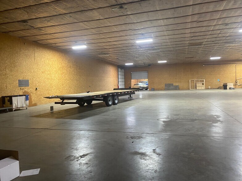 More Photos Of 4193 N Englewood Dr, Indianapolis Warehouse For Sale