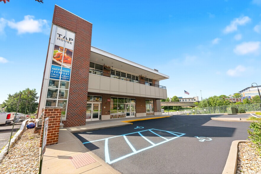 More Photos Of 453 Oakland St, Morgantown Office For Lease