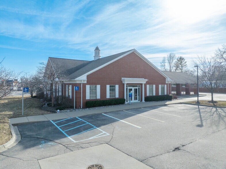 Primary Photo Of 30379 Gratiot Ave, Roseville Bank For Lease