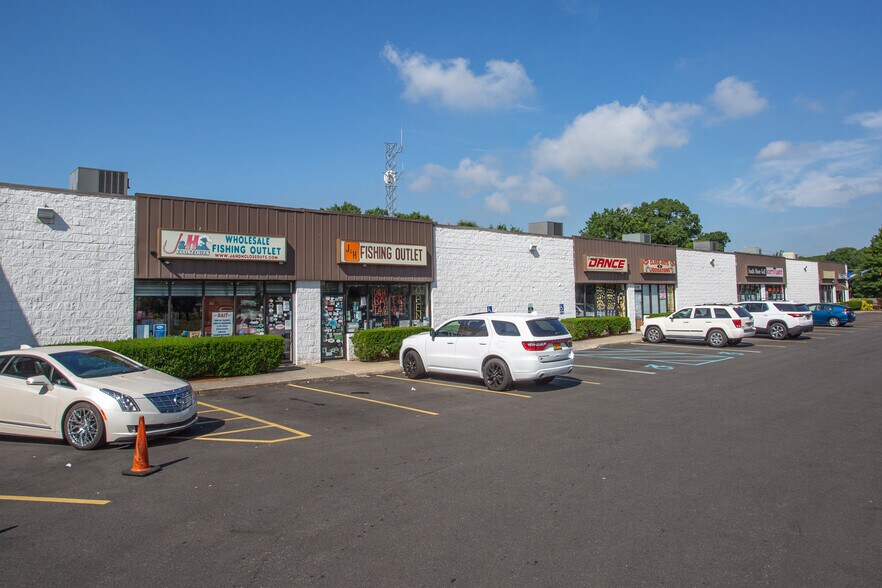 More Photos Of 4100-4134 Sunrise Hwy, Oakdale Warehouse For Lease