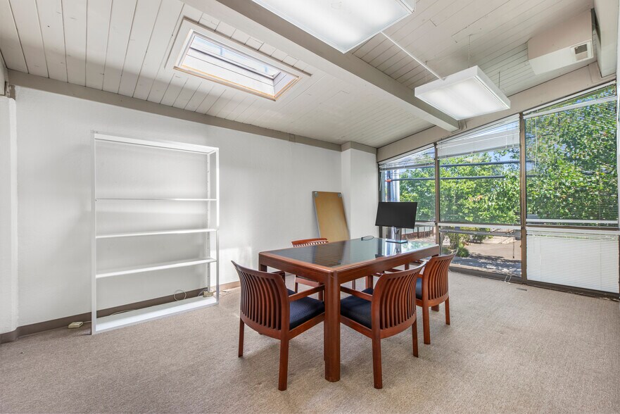 More Photos Of 580 College Ave, Palo Alto Office For Sale