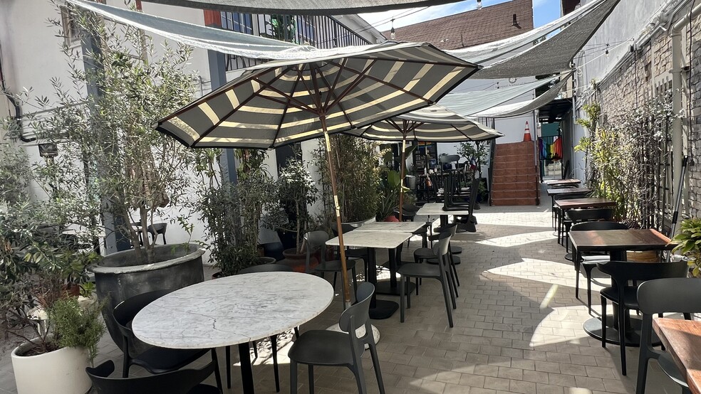 More Photos Of 7469 Melrose Ave, Los Angeles Restaurant For Lease