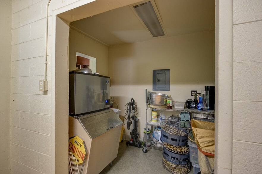 More Photos Of 13383 Sierra Way, Kernville Hotel For Sale