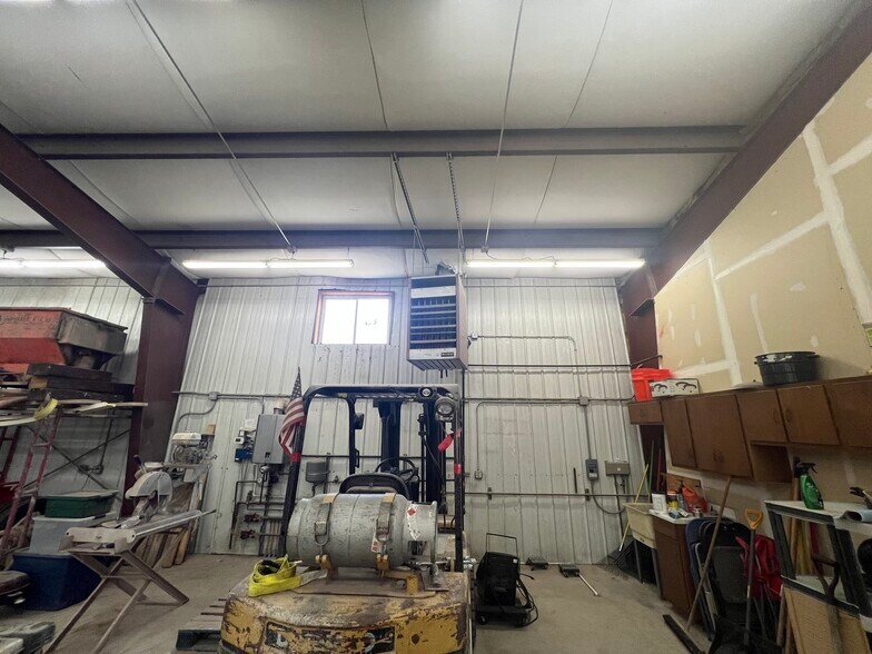 More Photos Of 1730 W Church St, Sandwich Auto Repair For Sale