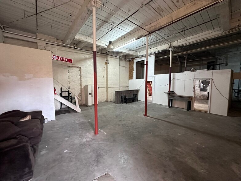 More Photos Of 7 Dunnell Ln, Pawtucket Warehouse For Lease