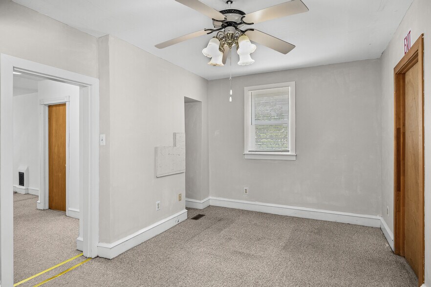 More Photos Of 688 N Broad St, Woodbury Office For Lease