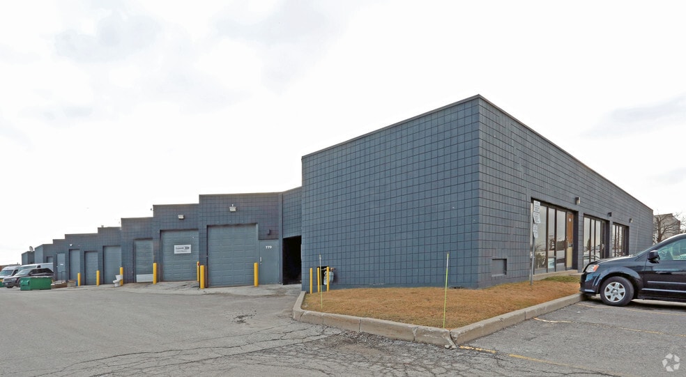More Photos Of 700-780 Gordon Baker Rd, Toronto Warehouse For Lease