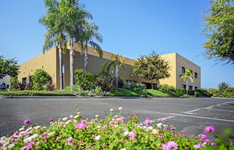 More Photos Of 6398 Cindy Ln, Carpinteria Office For Lease