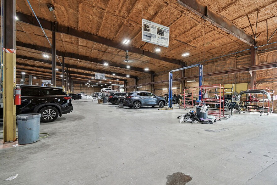 More Photos Of 4811 W Sligh Ave, Tampa Warehouse For Lease
