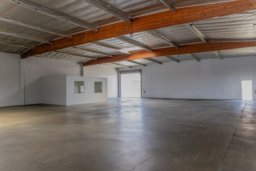 More Photos Of 351 W 131st St, Los Angeles Warehouse For Lease