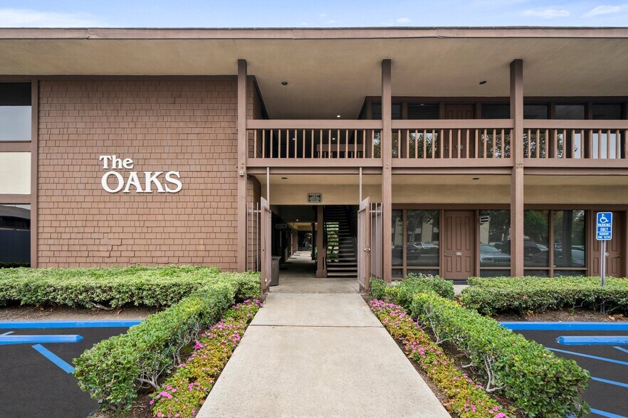 More Photos Of 1633 E 4th St, Santa Ana Office For Lease