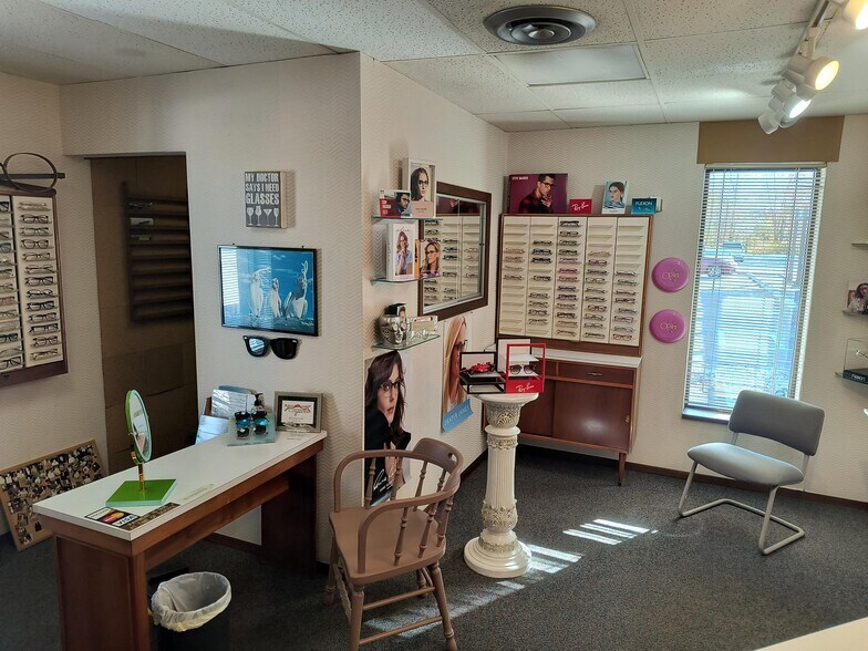 More Photos Of 1640-1646 45th St, Munster Office For Sale