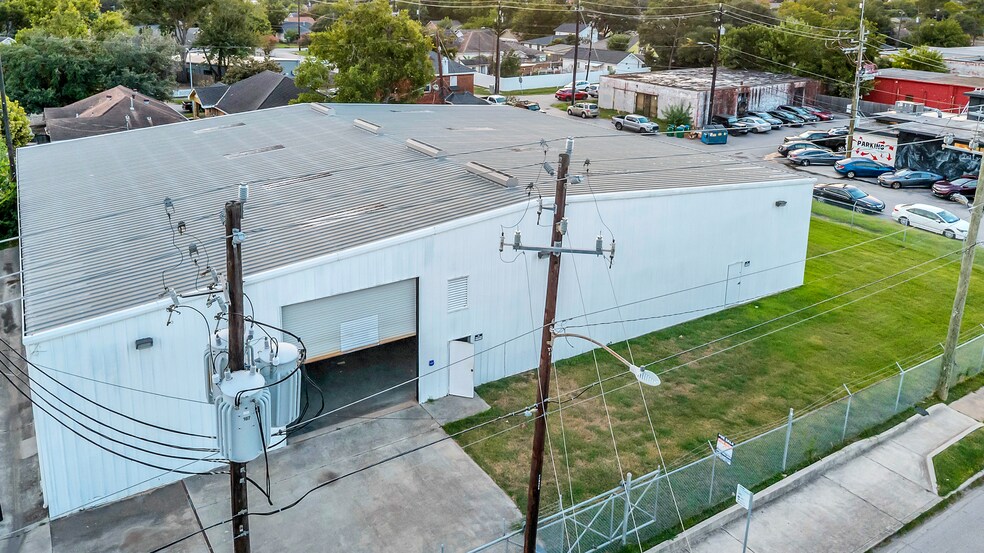 More Photos Of 1406-1420 Telephone Rd, Houston Showroom For Lease