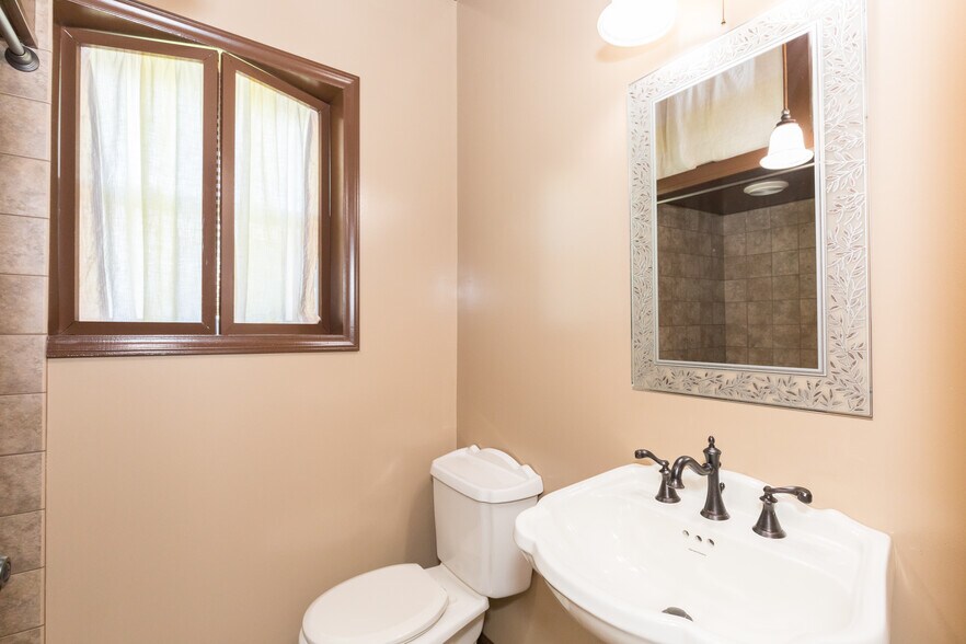 More Photos Of 131 Copenhaver St, Marion Shelter For Sale