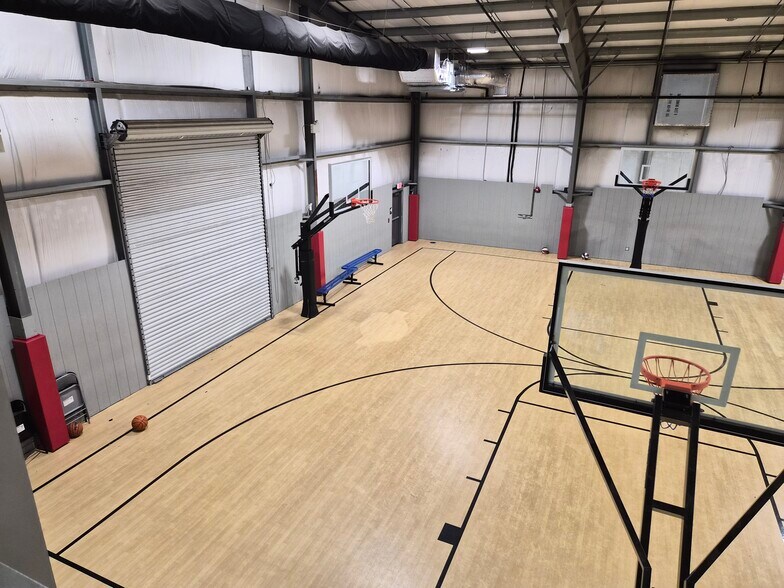 More Photos Of 8200 Cypress Plaza Dr, Jacksonville Health Club For Lease