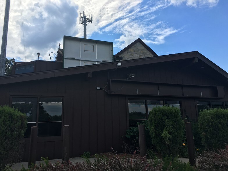 More Photos Of 13500 S Harlem Ave, Orland Park Bar For Sale
