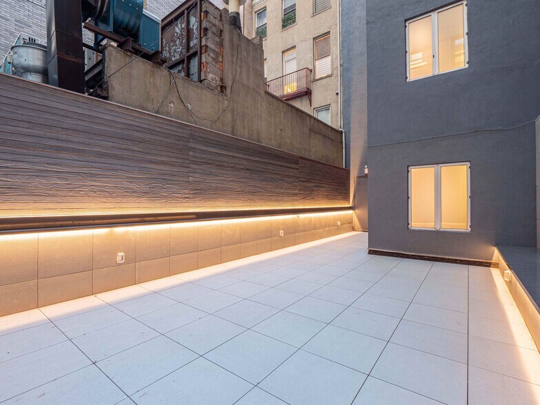 More Photos Of 108 E 60th St, New York Storefront Retail Office For Sale