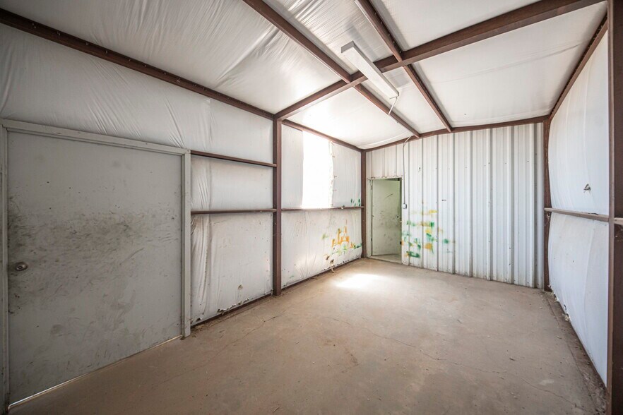 More Photos Of 850 W I-20, Penwell Warehouse For Lease