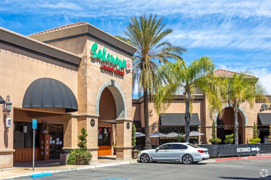 More Photos Of 9433-9447 N Fort Washington Rd, Fresno General Retail For Lease