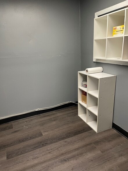 More Photos Of 2901 W 16th St, Indianapolis Freestanding For Sale