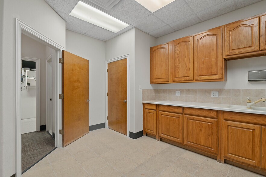 More Photos Of 3605 Interstate 30, Mesquite Medical For Lease