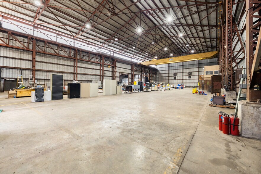 More Photos Of 12050 Proctor St, Houston Warehouse For Lease