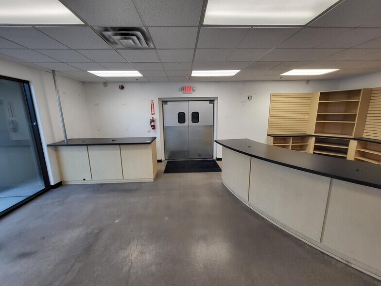 More Photos Of 3326 Ponderosa Way, Las Vegas Warehouse For Lease