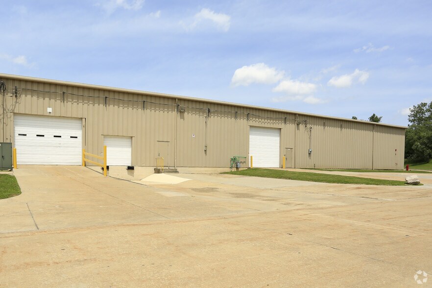 More Photos Of 4455-4505 Industrial Pky, Cleveland Warehouse For Lease