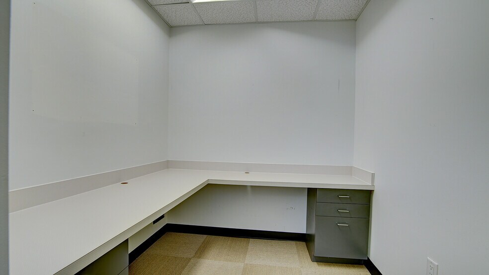 More Photos Of 2 Kings Hwy, Middletown Medical For Lease